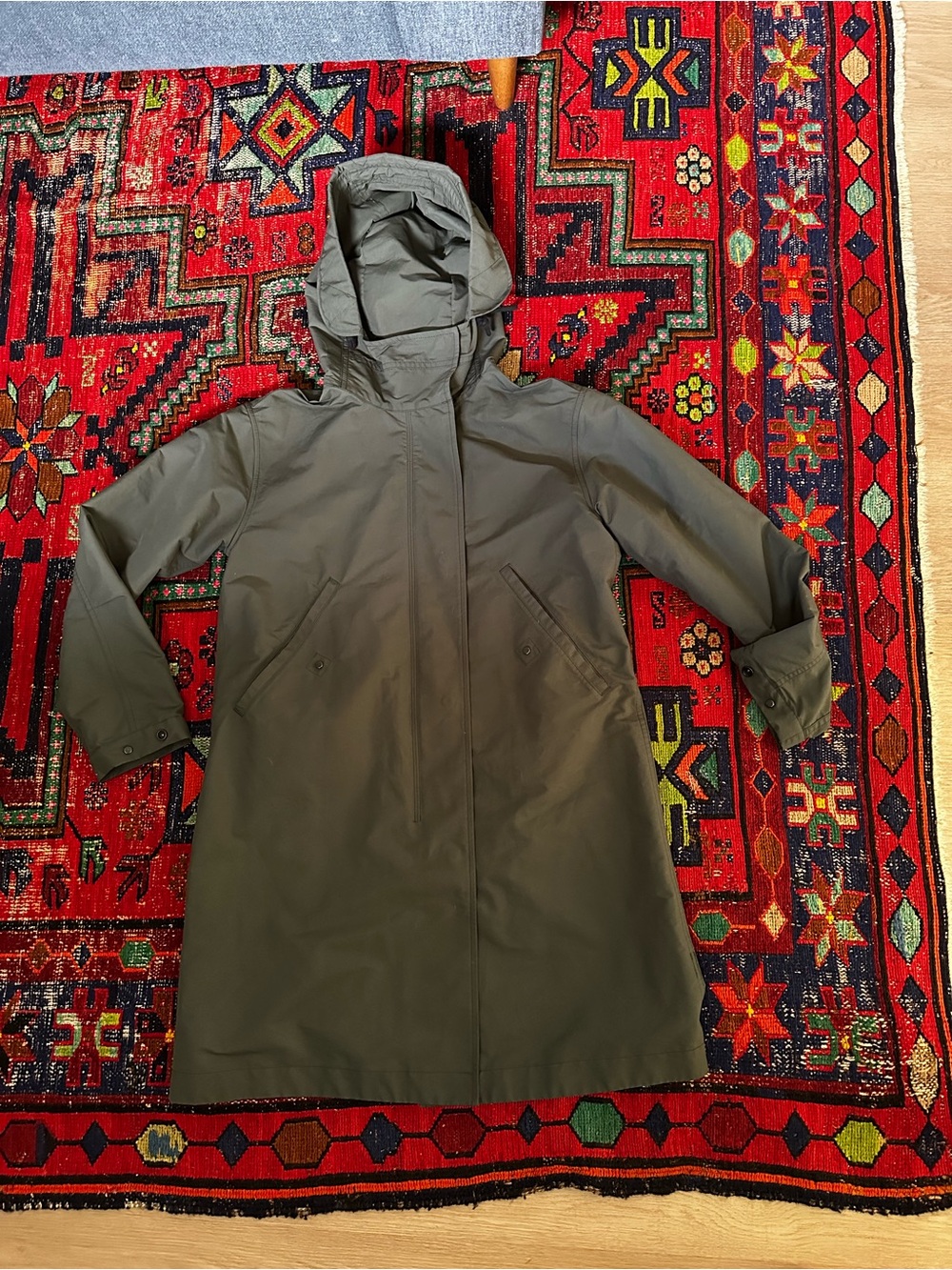 Everlane The City Anorak in Olive - Picture 3 of 10